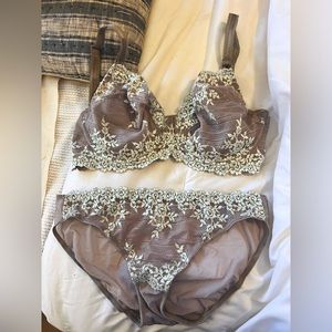 Wacoal Embrace Lace *New* Lingerie Set
